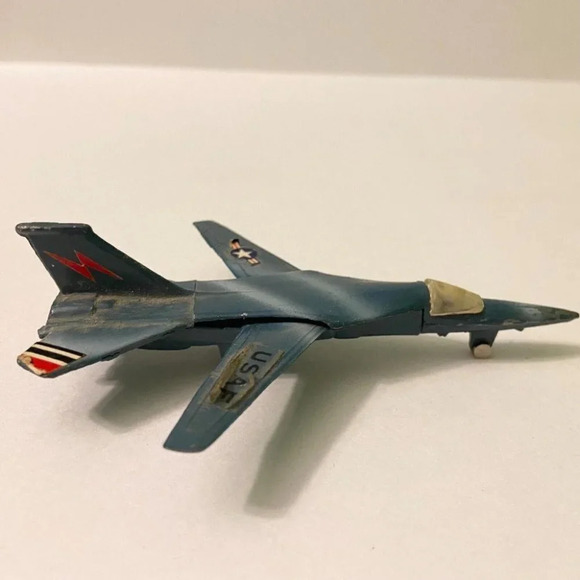 Vintage USAF  F111 Swing Wing Aircraft Diecast Toy Made In Hong Kong - Picture 4 of 10